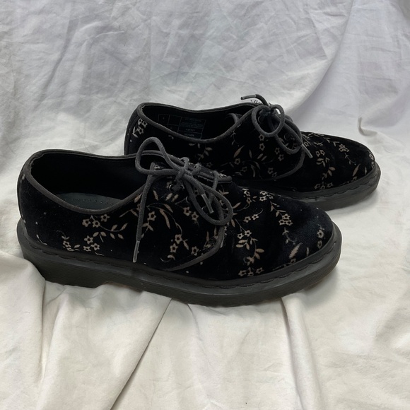 Dr Martens Black Velvet Patterned Vegan Oxfords (women’s size 6) - Picture 3 of 8